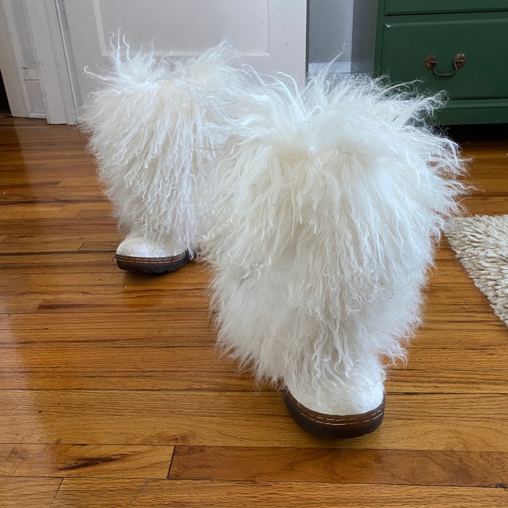 BEARPAW Women's 6 • White Mongolian/Tibetan Lamb,  Cowhide Mukluk Winter Boots